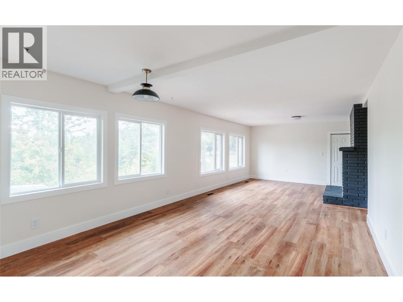 1231 1 Street SE, Salmon Arm, British Columbia  V1E 0B6 - Photo 2 - 10395009