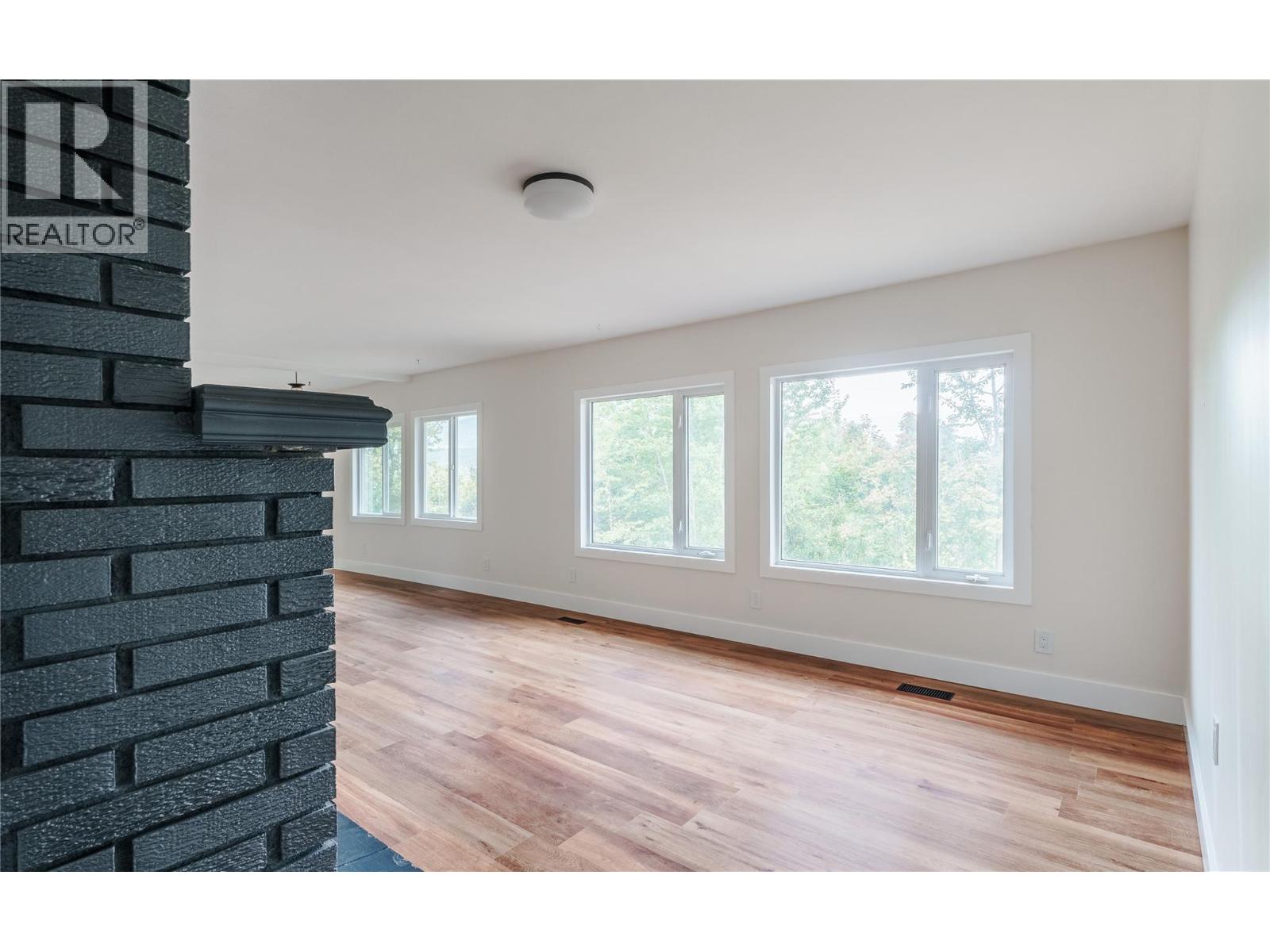 1231 1 Street SE, Salmon Arm, British Columbia  V1E 0B6 - Photo 4 - 10395009