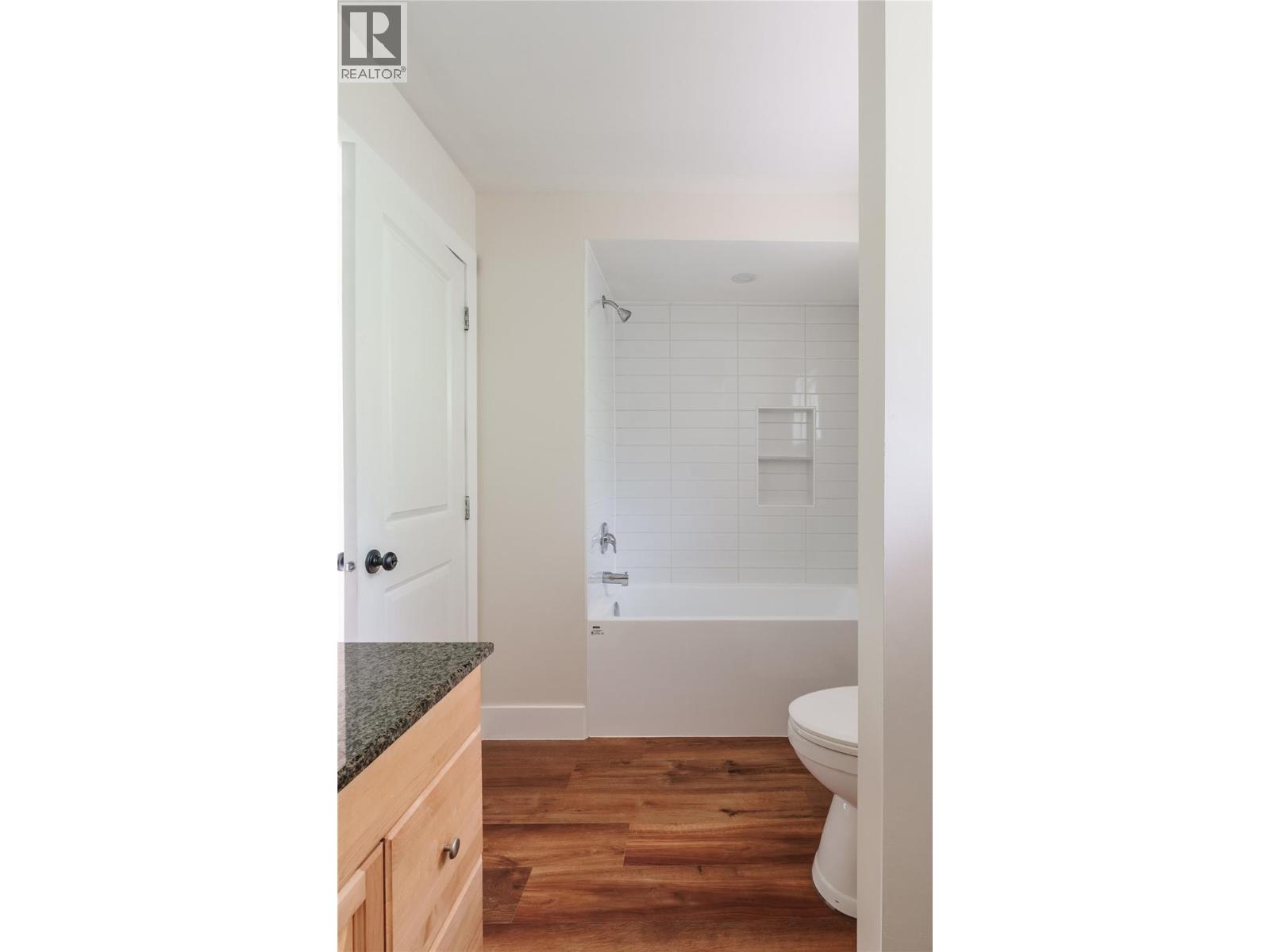 1231 1 Street SE, Salmon Arm, British Columbia  V1E 0B6 - Photo 19 - 10395009