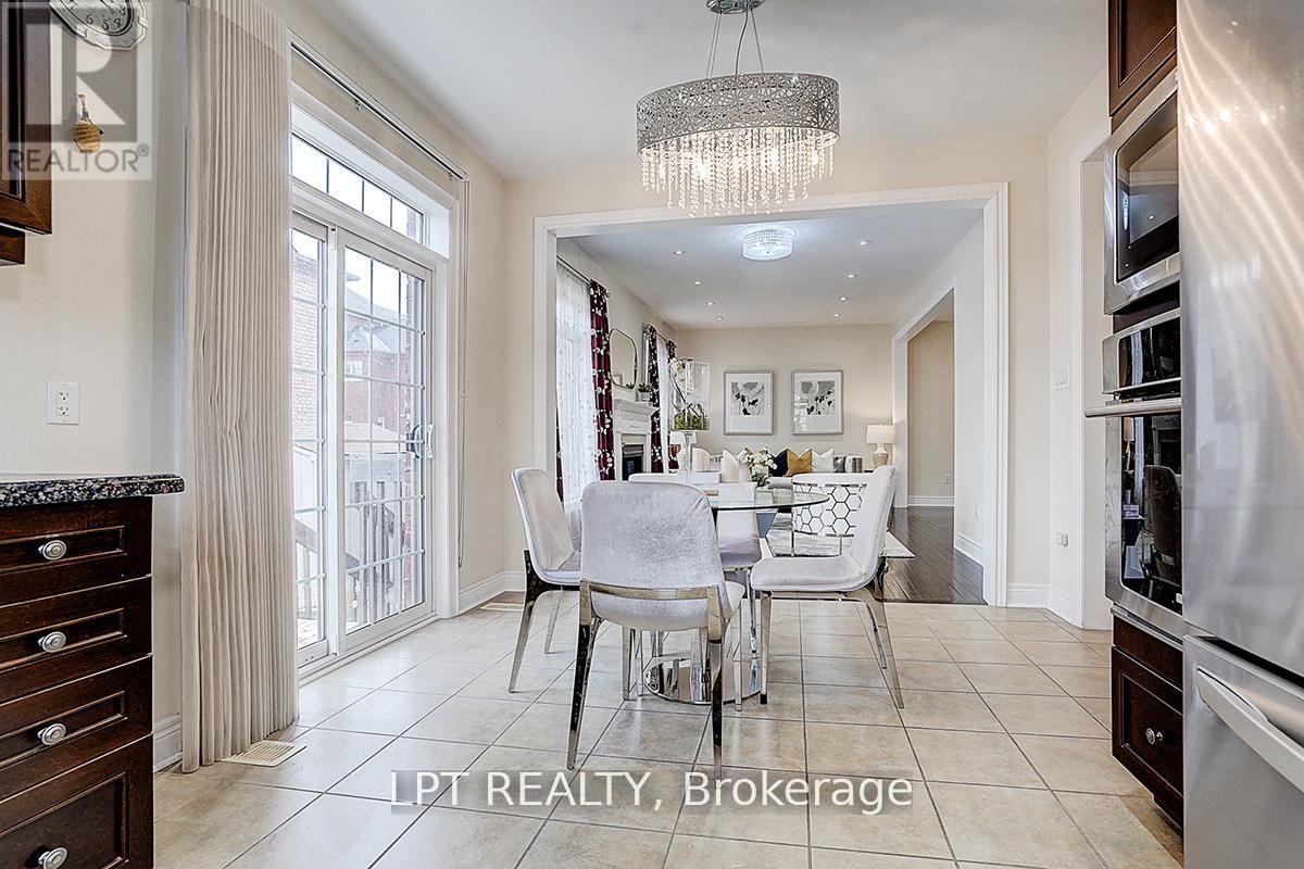 116 Dunlop Street, Richmond Hill, Ontario  L4C 0X1 - Photo 4 - N13621650