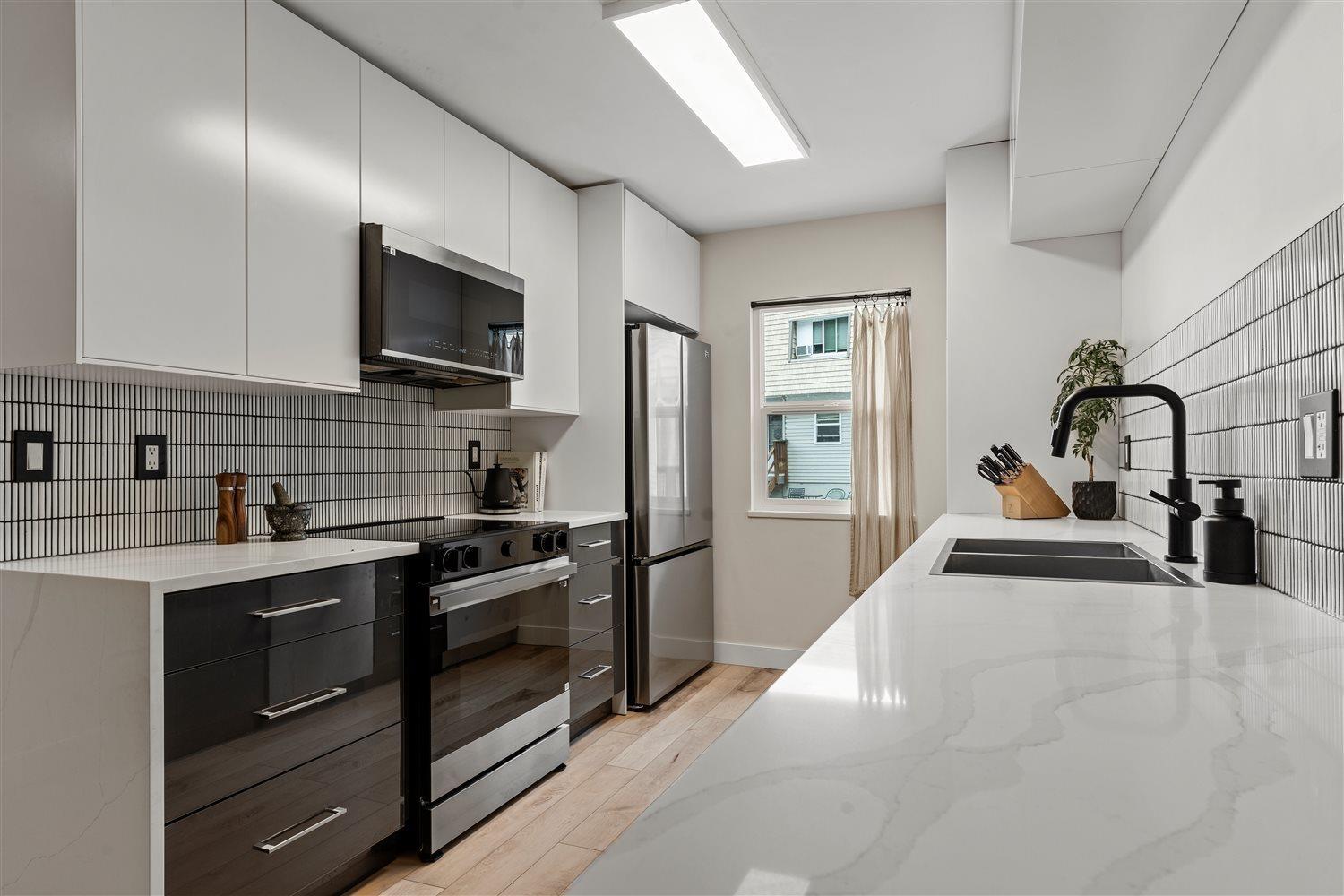 4 33293 E Bourquin Crescent, Abbotsford, British Columbia  V2S 1Y2 - Photo 4 - R3151062