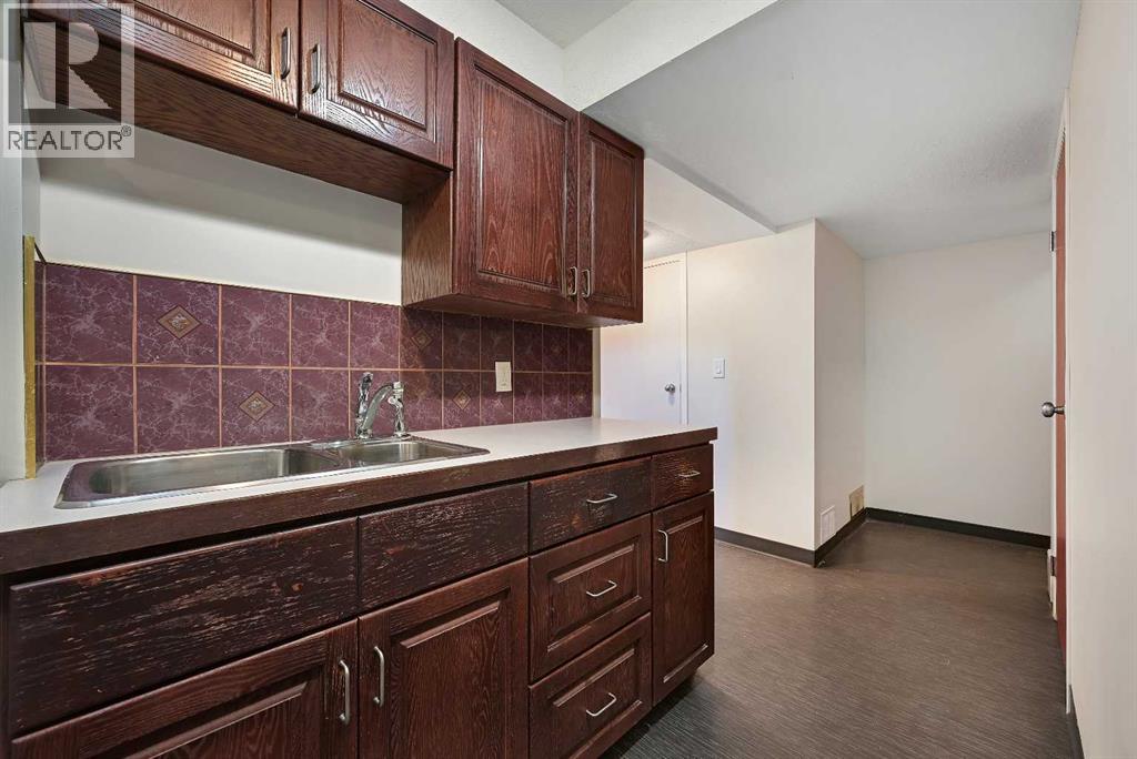 1415 Rosehill Drive NW, Calgary, Alberta  T2K 1M3 - Photo 18 - A2331378