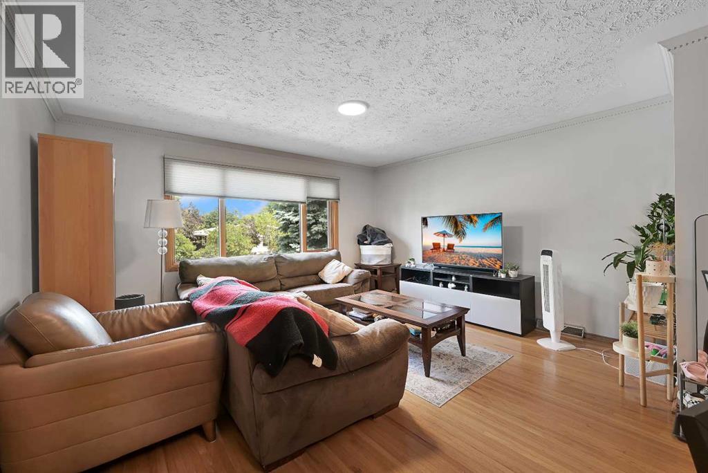 1415 Rosehill Drive NW, Calgary, Alberta  T2K 1M3 - Photo 6 - A2331378