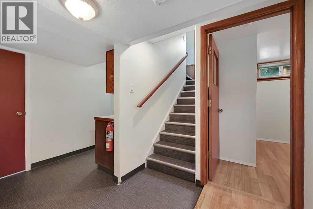 1415 Rosehill Drive NW, Calgary, Alberta  T2K 1M3 - Photo 14 - A2331378