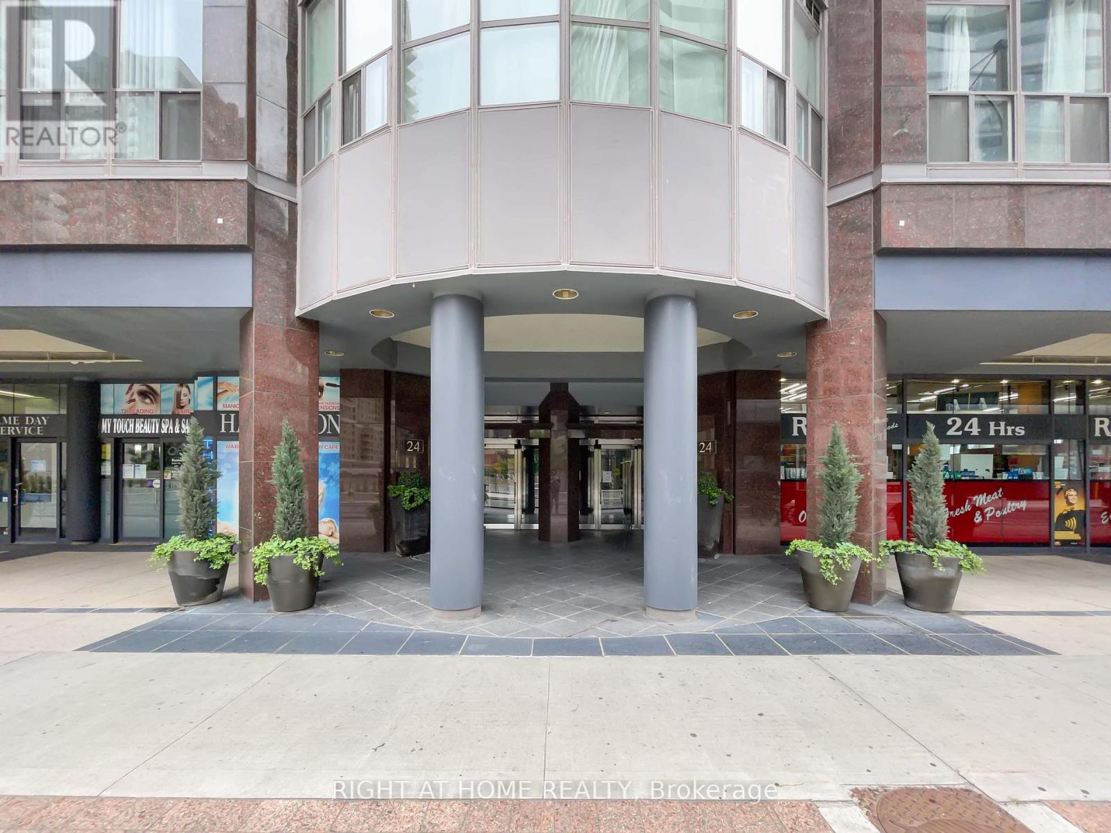 1113 - 24 Wellesley Street W, Toronto, Ontario  M4Y 2X6 - Photo 2 - C13622098