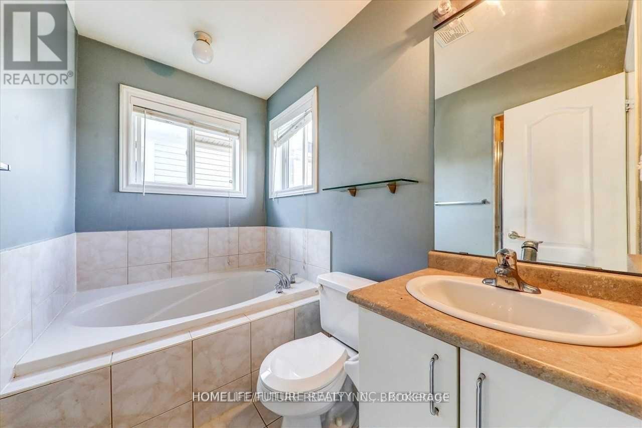 20 Kenilworth Crescent, Whitby, Ontario  L1M 2M6 - Photo 14 - E13622082