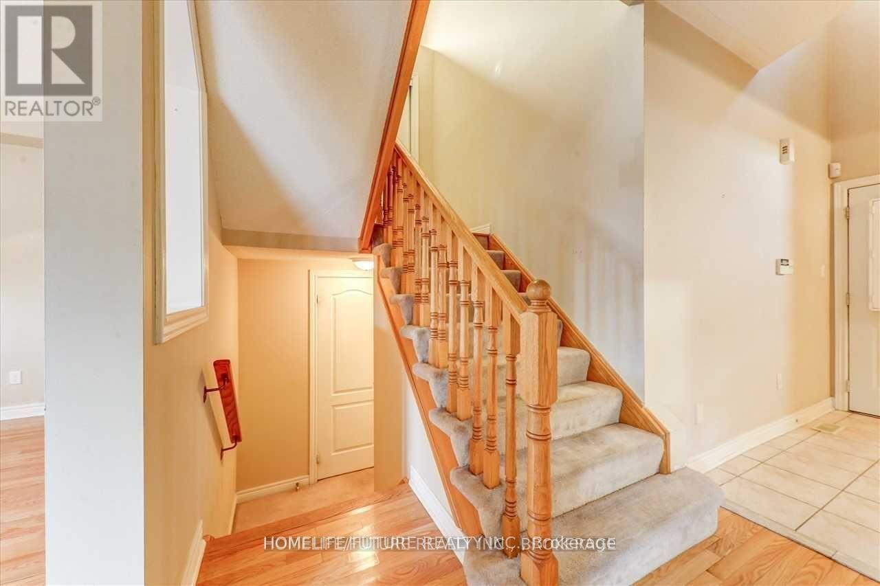 20 Kenilworth Crescent, Whitby, Ontario  L1M 2M6 - Photo 19 - E13622082