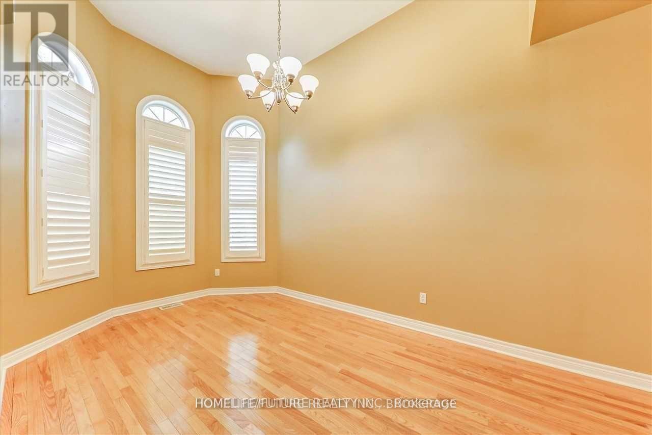 20 Kenilworth Crescent, Whitby, Ontario  L1M 2M6 - Photo 6 - E13622082