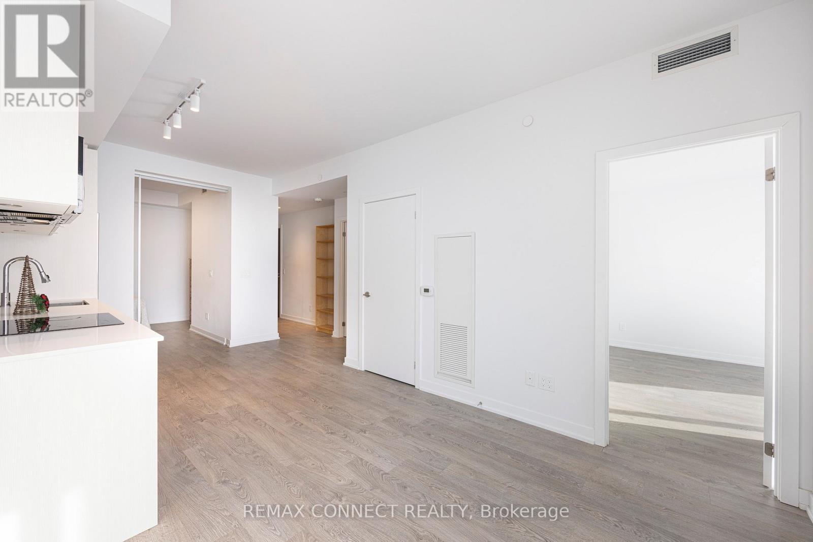 2208 - 1926 Lake Shore Boulevard W, Toronto, Ontario  M6S 1A1 - Photo 5 - W13622116