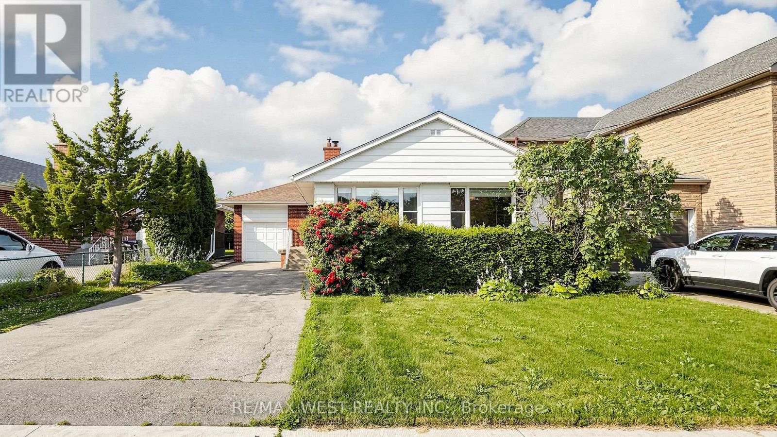 32 ALLONSIUS DRIVE, Toronto, Ontario