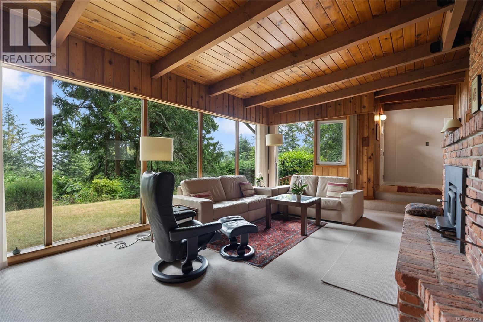 4902 Lochside Dr, Saanich, British Columbia  V8Y 2E6 - Photo 3 - 1043042
