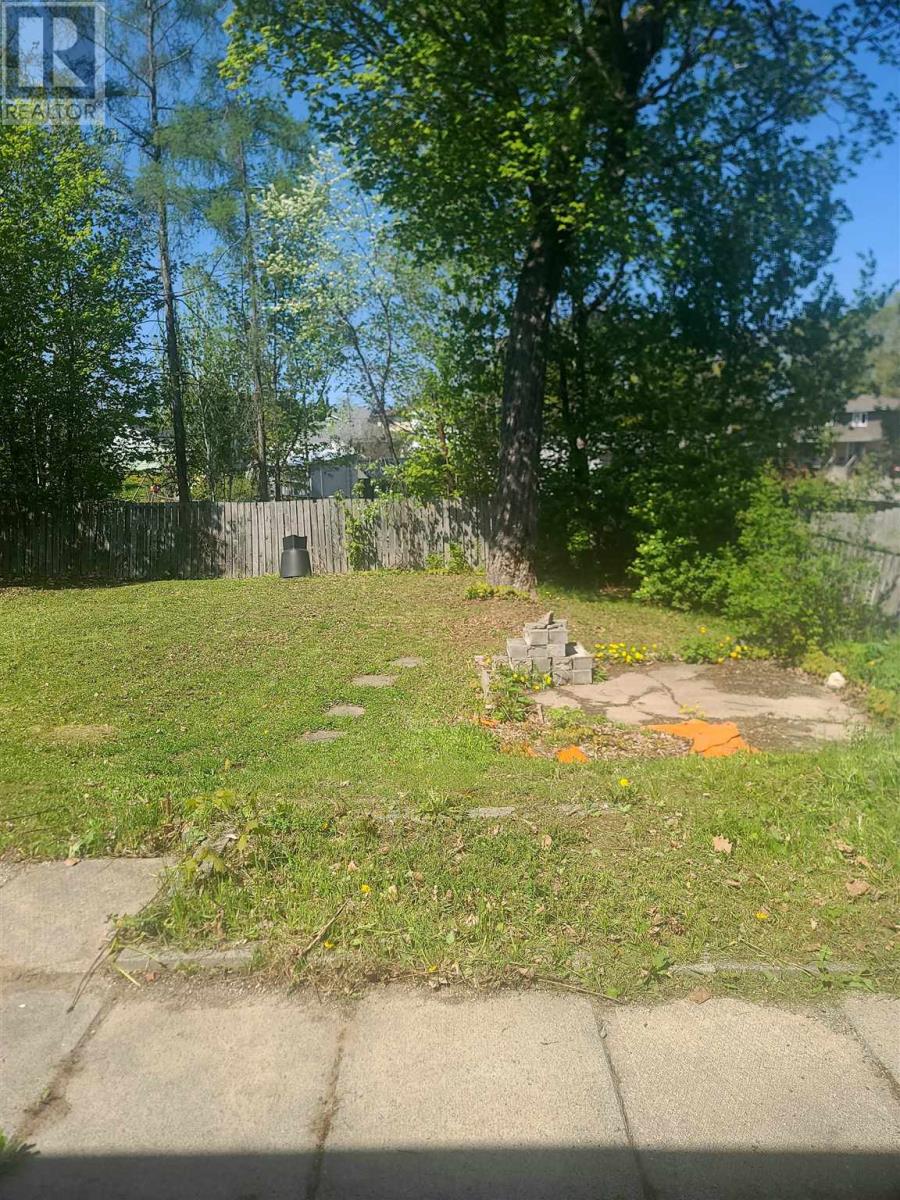 43 Poplar Rd, Elliot Lake, Ontario  P5A 2J4 - Photo 3 - SM261229