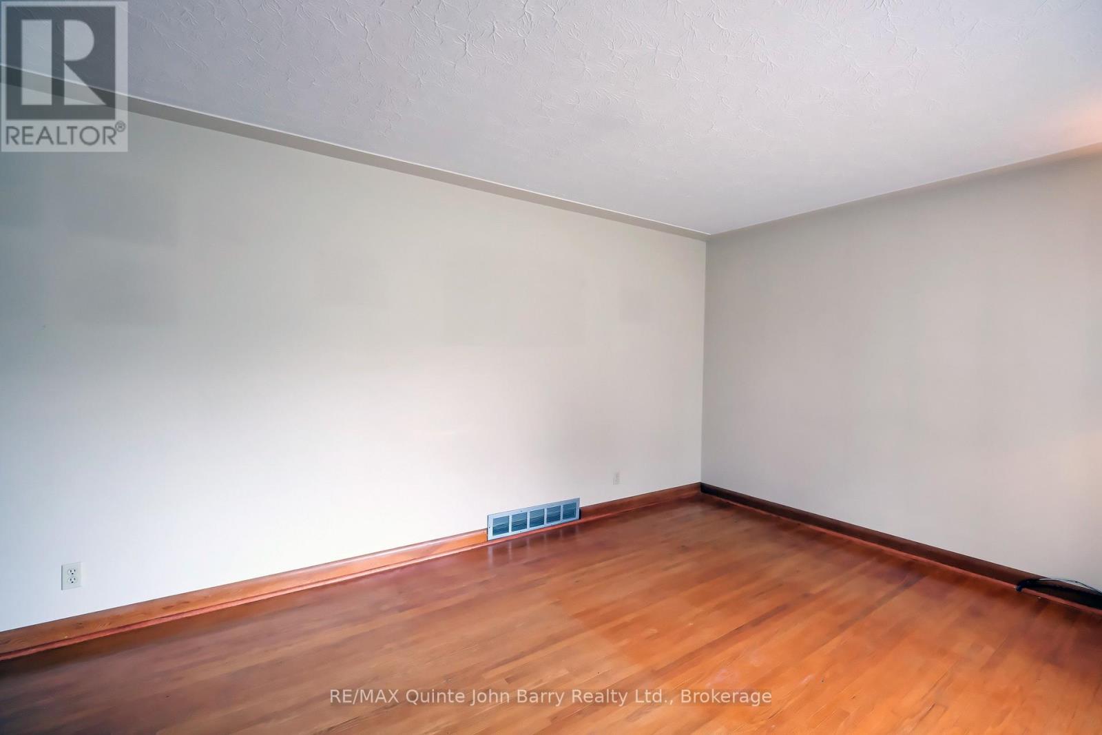 14 Gould Street, Quinte West, Ontario  K8V 1Y6 - Photo 11 - X13622246