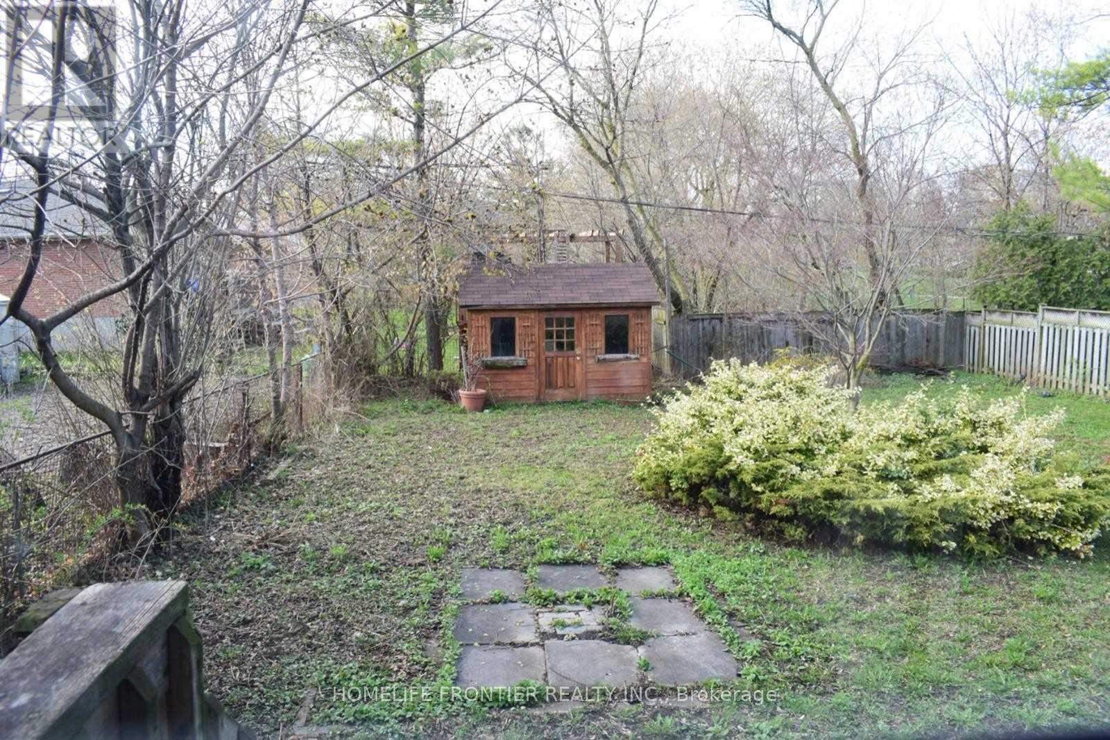 102 Betty Ann Drive, Toronto, Ontario  M2N 1X2 - Photo 3 - C13622290
