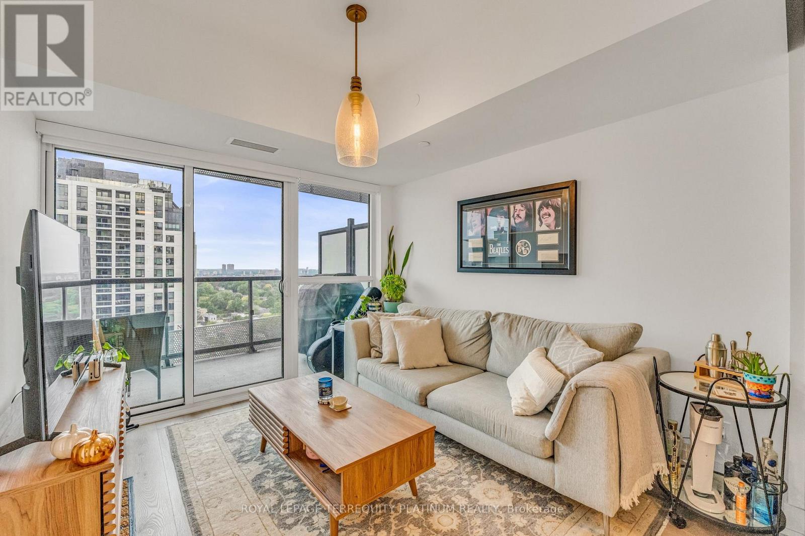 1410 - 11 LILLIAN STREET, Toronto, Ontario