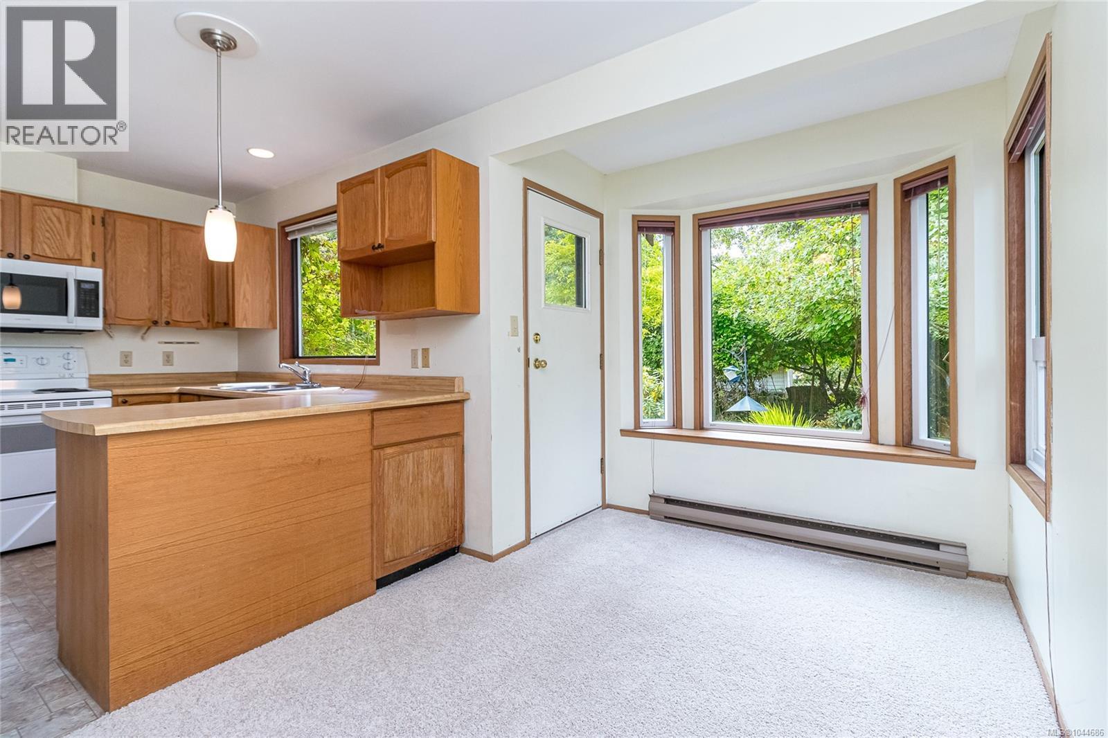 A-1143 Munro St, Esquimalt, British Columbia  V9A 5P3 - Photo 14 - 1044686
