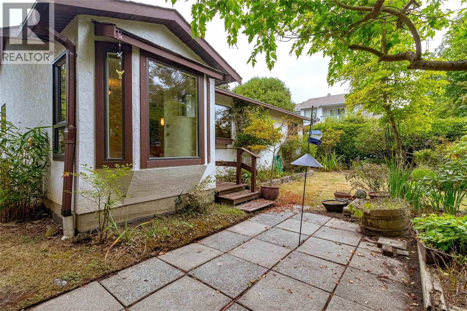 A-1143 Munro St, Esquimalt, British Columbia  V9A 5P3 - Photo 29 - 1044686