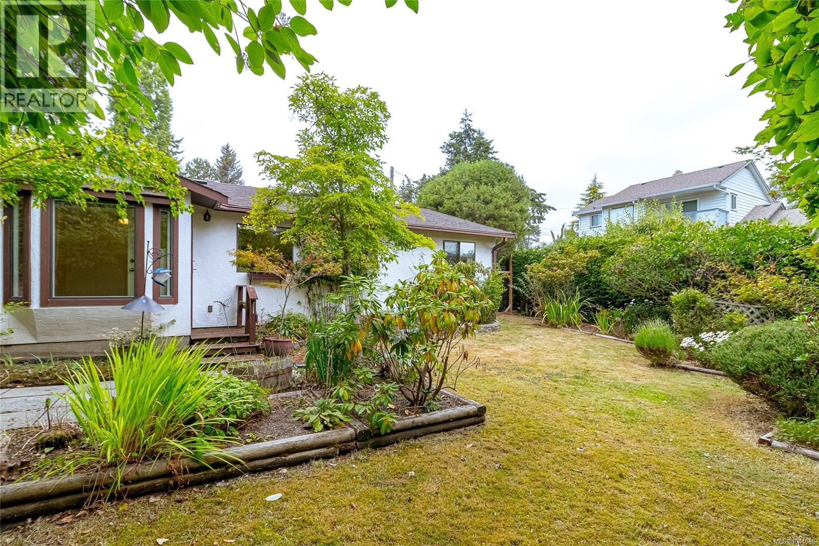 A-1143 Munro St, Esquimalt, British Columbia  V9A 5P3 - Photo 34 - 1044686