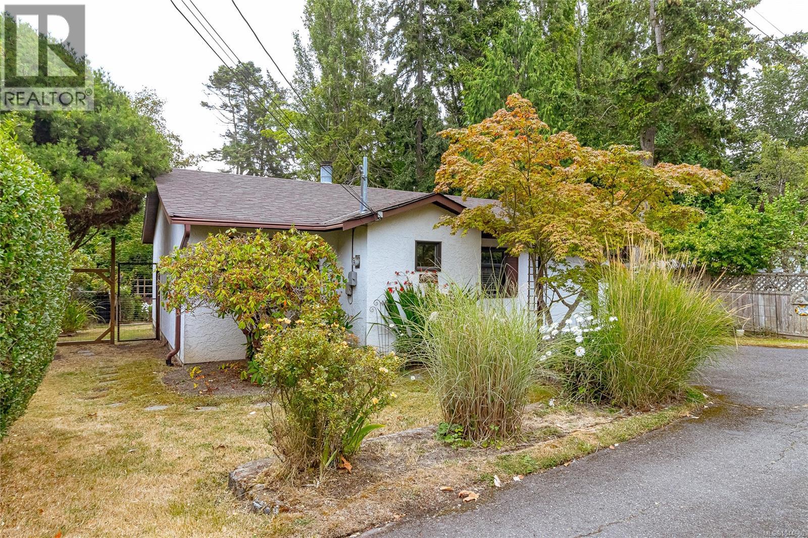 A-1143 Munro St, Esquimalt, British Columbia  V9A 5P3 - Photo 5 - 1044686