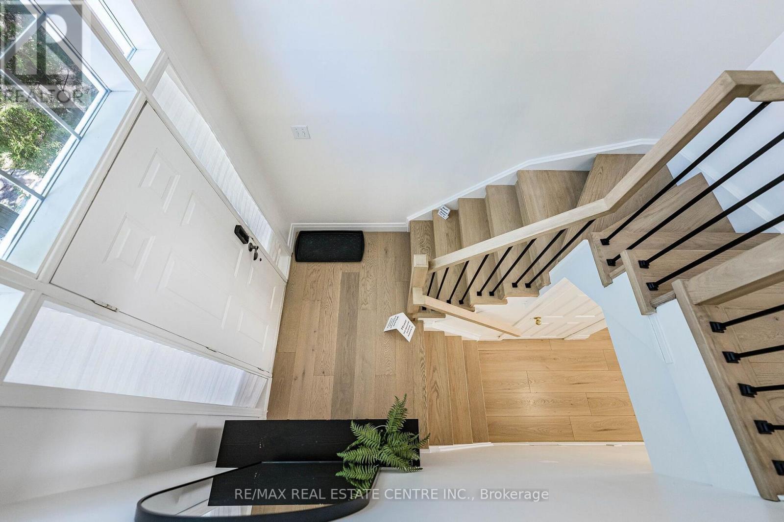 29 Mosaics Avenue, Aurora, Ontario  L4G 7L5 - Photo 5 - N13622188