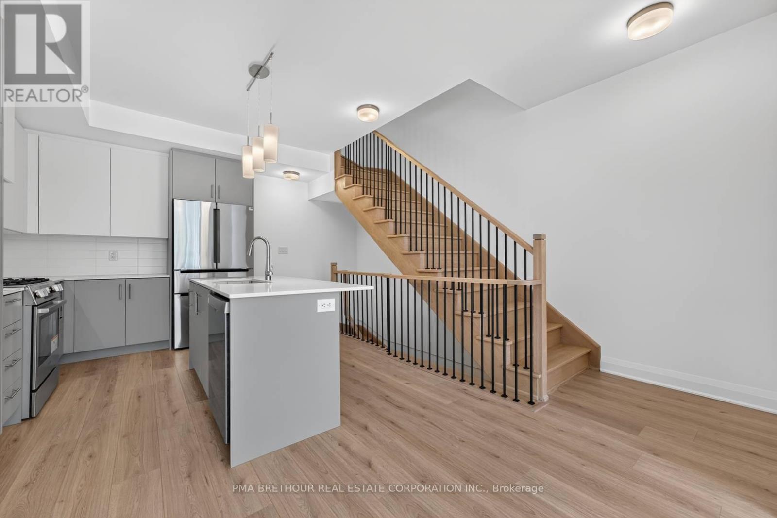 52 Burleigh Mews, Vaughan, Ontario  L4J 8A2 - Photo 4 - N13622238
