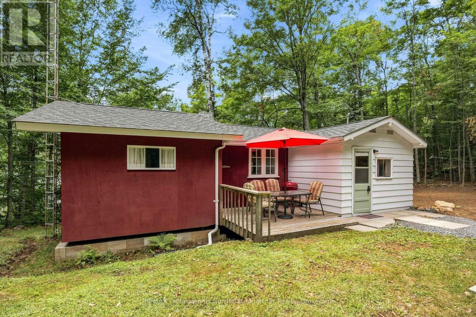1075 NANOOK LANE, Highlands East, Ontario