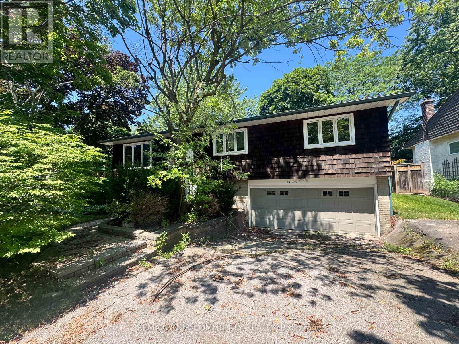2063 Waters Edge Drive, Oakville, Ontario  L6L 1A3 - Photo 1 - W13622126