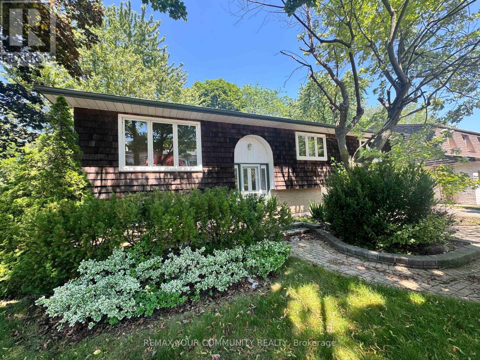 2063 Waters Edge Drive, Oakville, Ontario  L6L 1A3 - Photo 2 - W13622126
