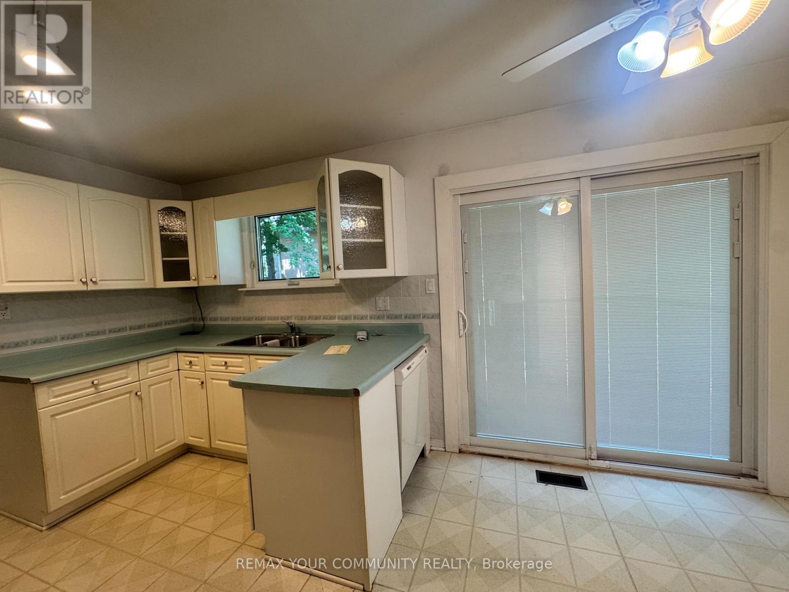 2063 Waters Edge Drive, Oakville, Ontario  L6L 1A3 - Photo 9 - W13622126