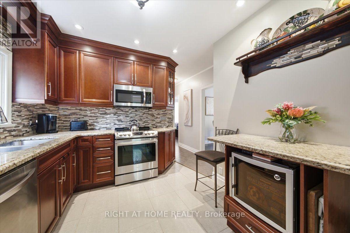 188 Queens Avenue, Toronto, Ontario  M8V 2N9 - Photo 5 - W13622256