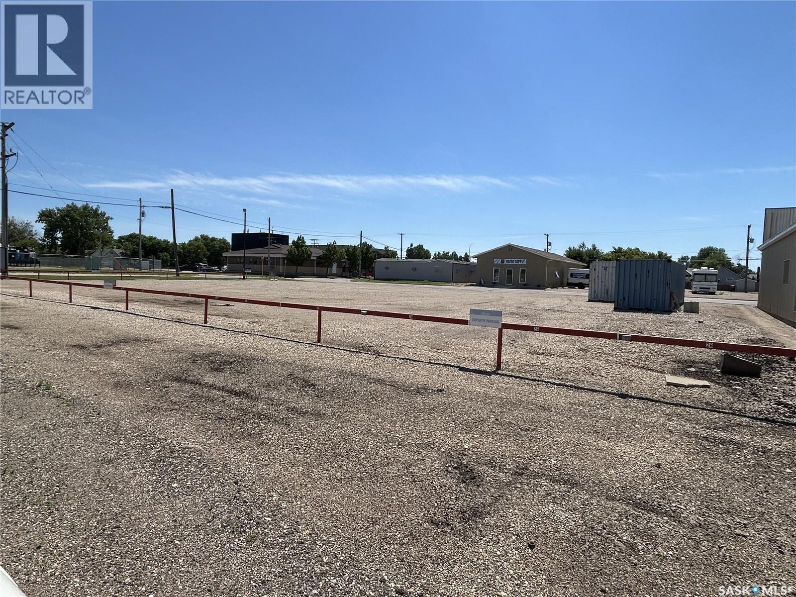 901 5th Street, Estevan, Saskatchewan S4A 0Y8 - Photo 2 - SK044122