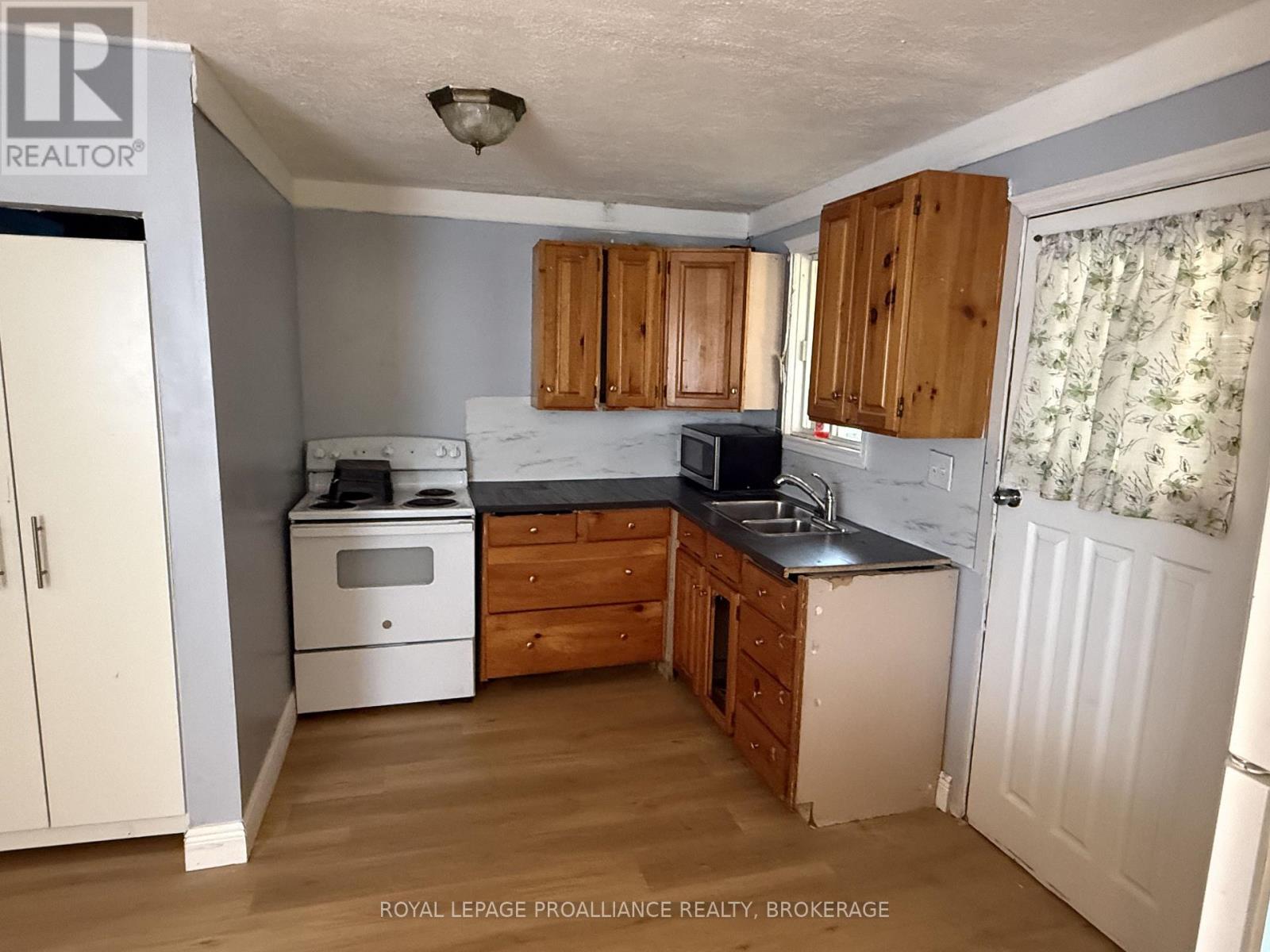 10 Potter Drive, Loyalist, Ontario  K0H 2H0 - Photo 4 - X13622354