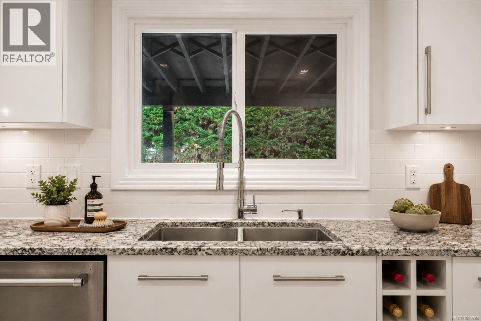 B 4450 Tyndall Ave, Saanich, British Columbia  V8N 3S1 - Photo 17 - 1039785