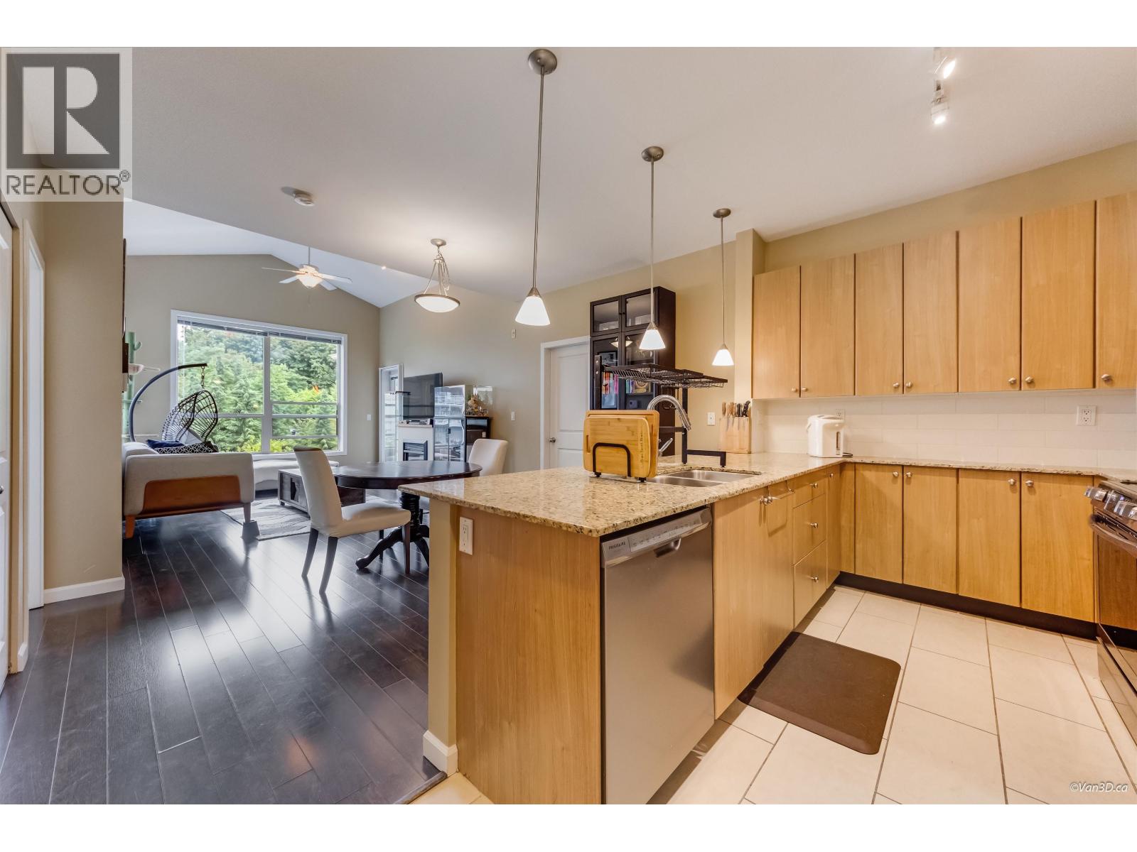 401 275 Ross Drive, New Westminster, British Columbia  V3L 0B6 - Photo 8 - R3150078