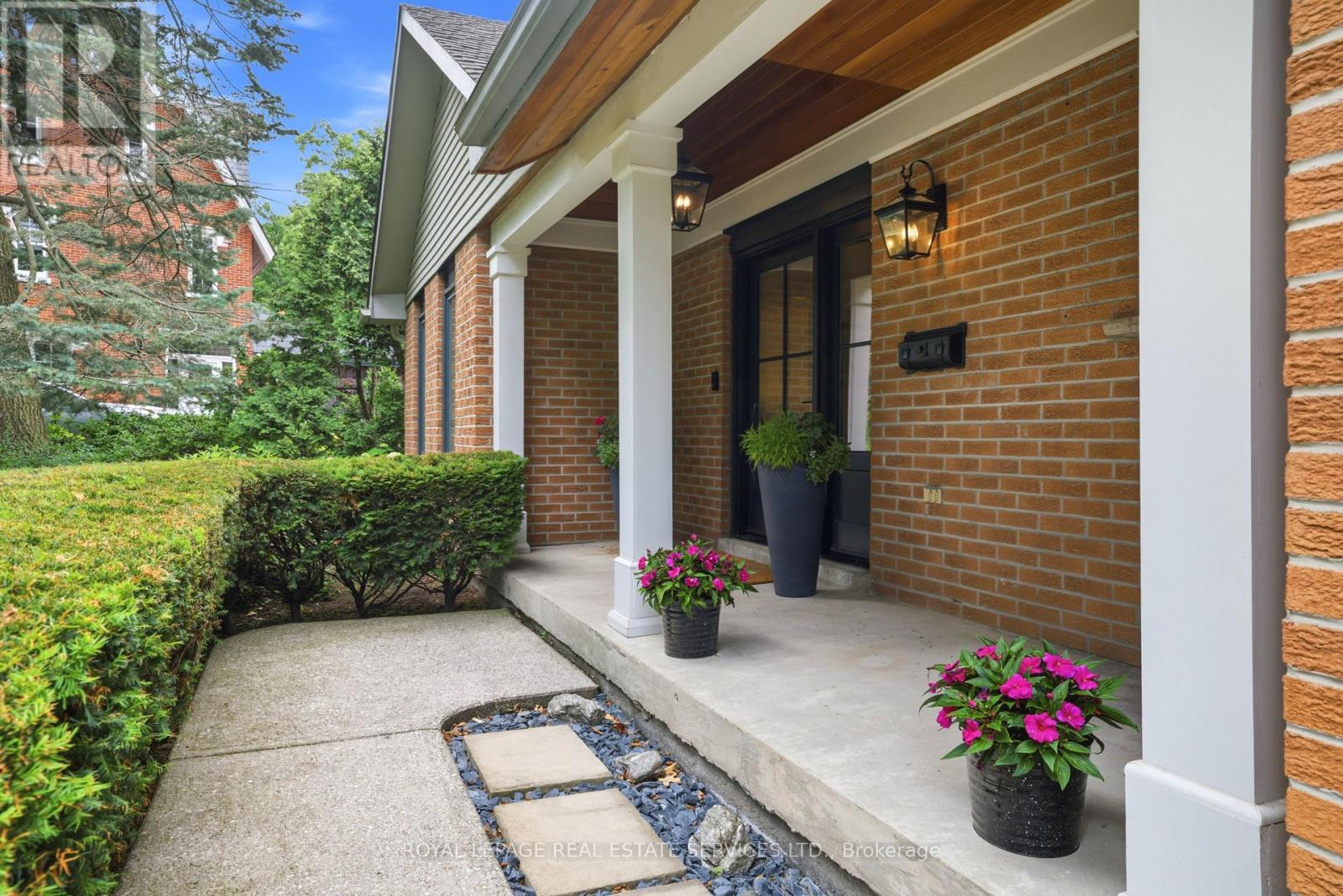 11 Regency Court, Oakville, Ontario  L6H 2P6 - Photo 6 - W13622380