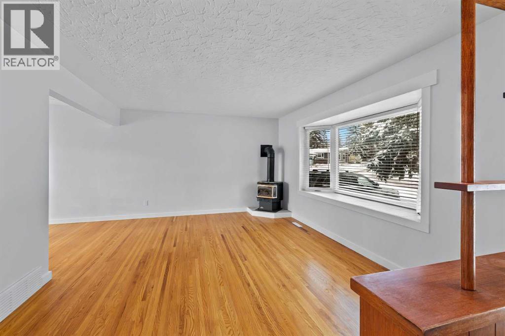 6407 Lombardy Crescent SW, Calgary, Alberta  T3E 5R3 - Photo 7 - A2332874