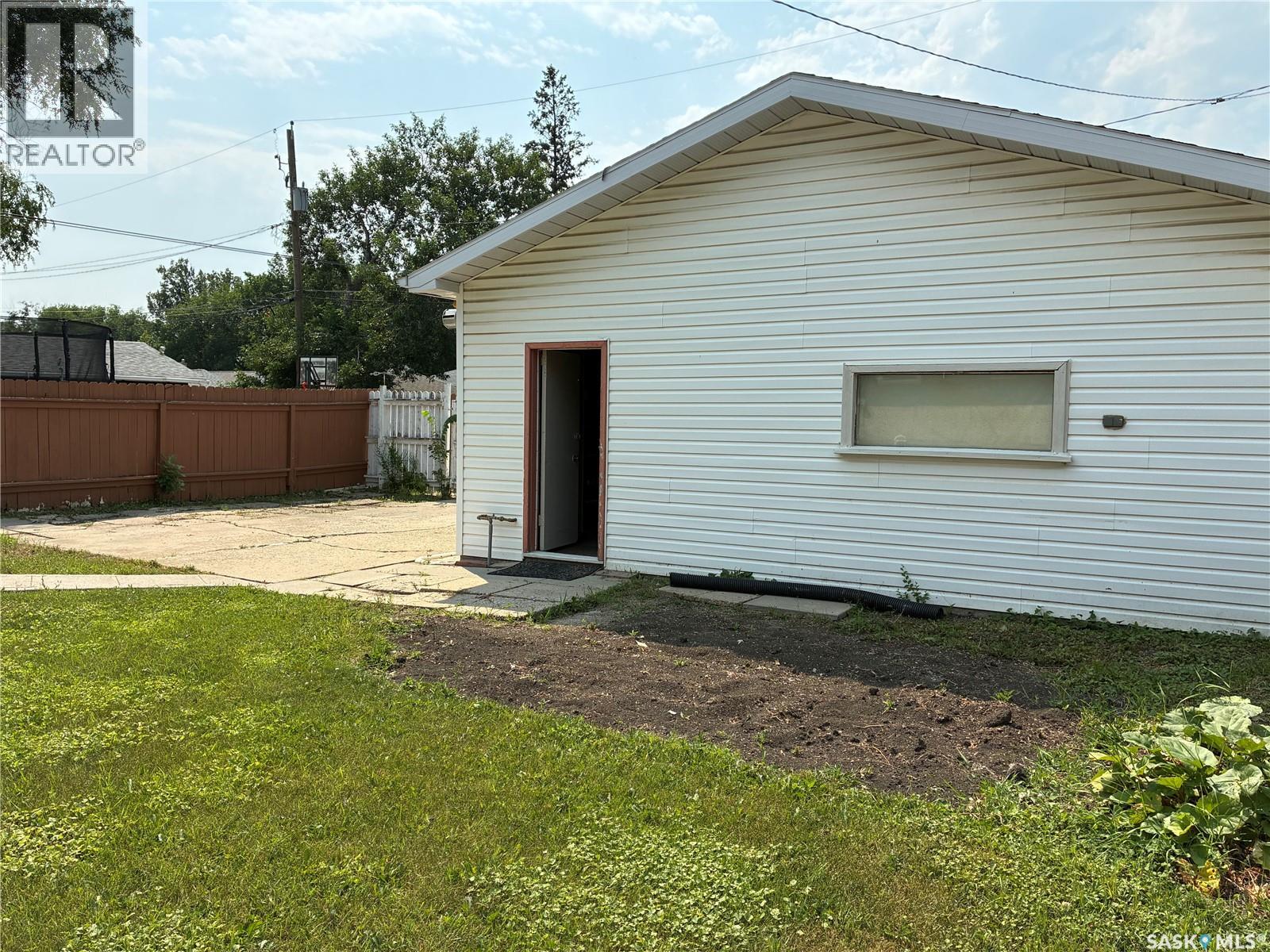 258 Rose Street N, Regina, Saskatchewan  S4R 2Y2 - Photo 5 - SK044083