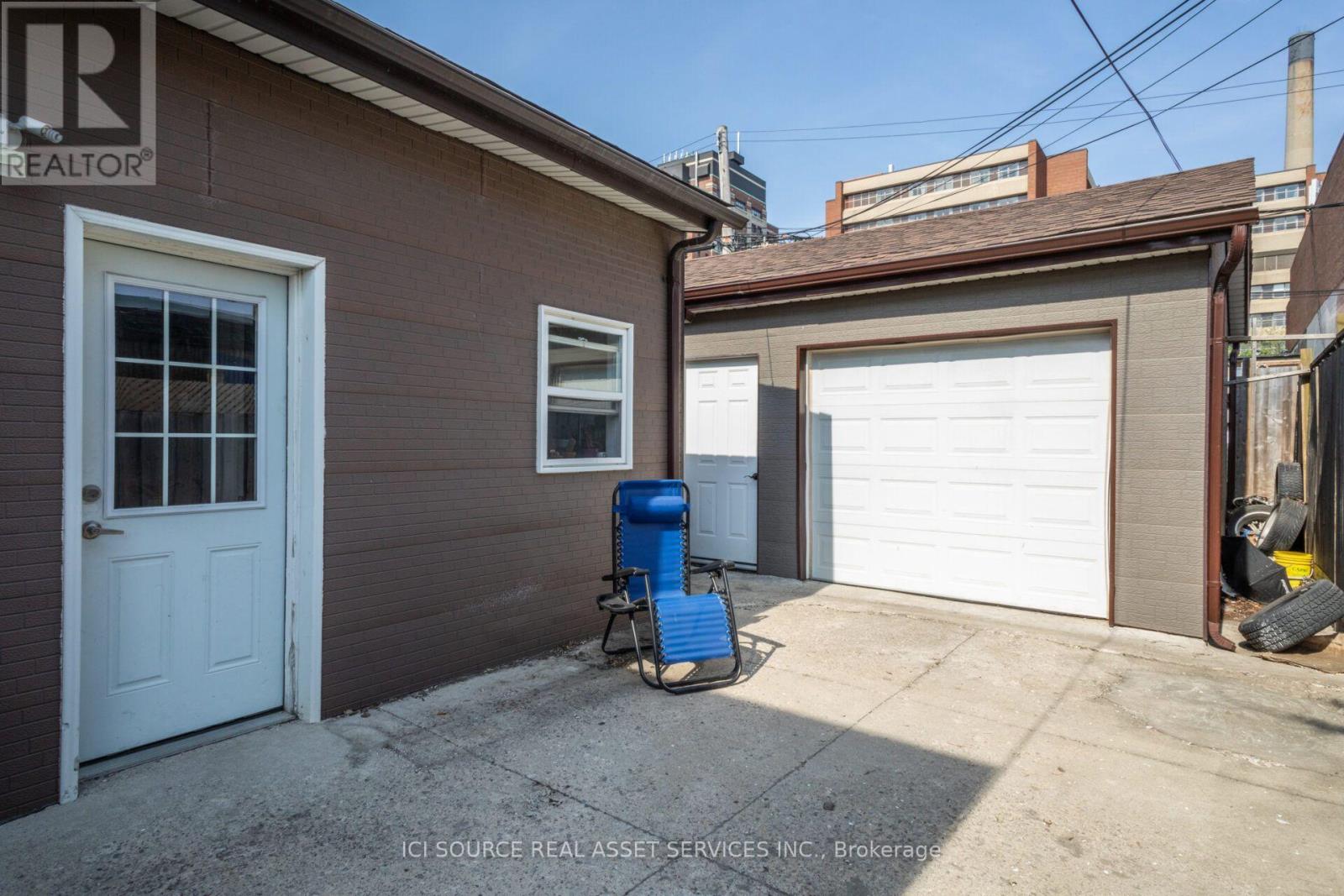 2nd & 3rd Floor - 167 Markham Street, Toronto, Ontario  M6J 2G7 - Photo 11 - C13622644