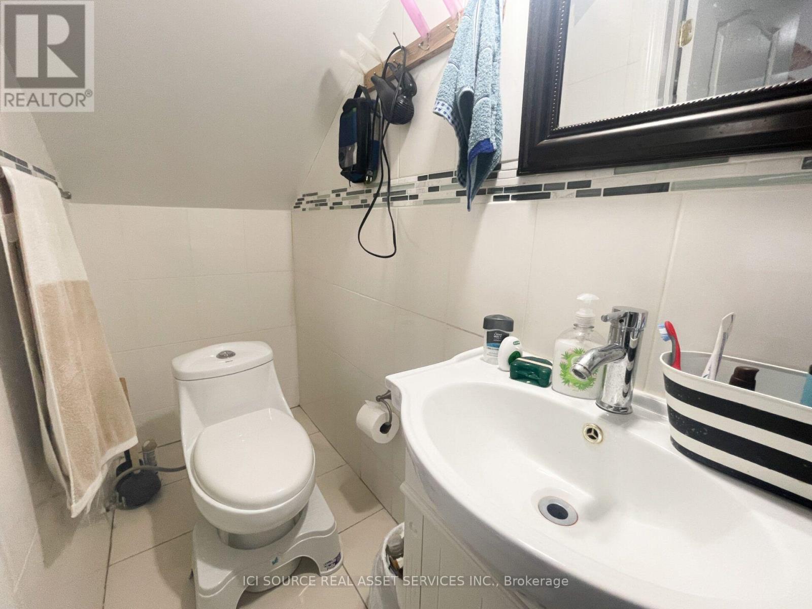 2nd & 3rd Floor - 167 Markham Street, Toronto, Ontario  M6J 2G7 - Photo 15 - C13622644