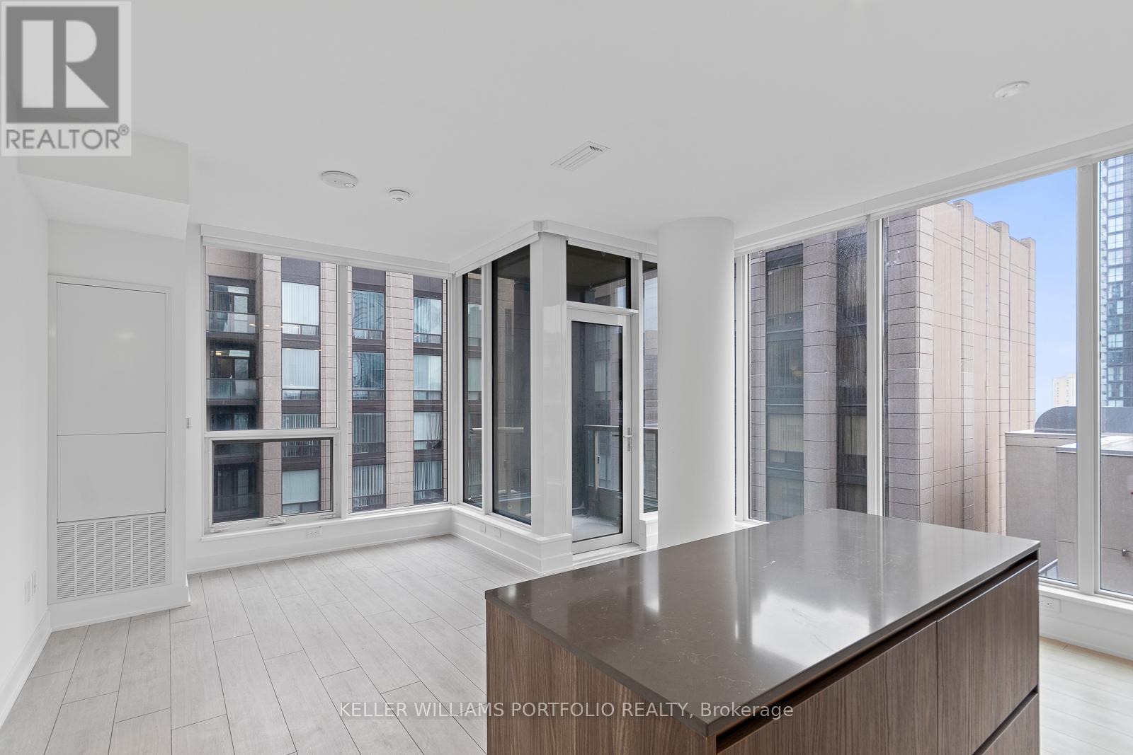 1408 - 15 MERCER STREET