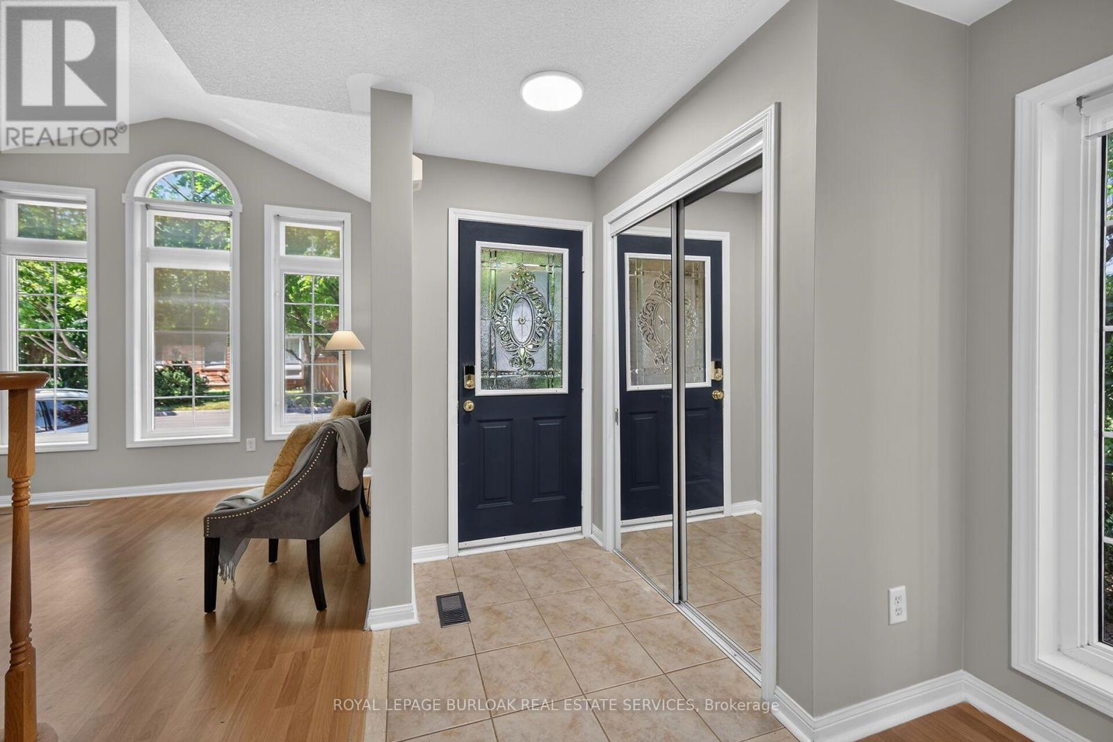 5660 Rosaline Road, Burlington, Ontario  L7L 6T4 - Photo 4 - W13622554