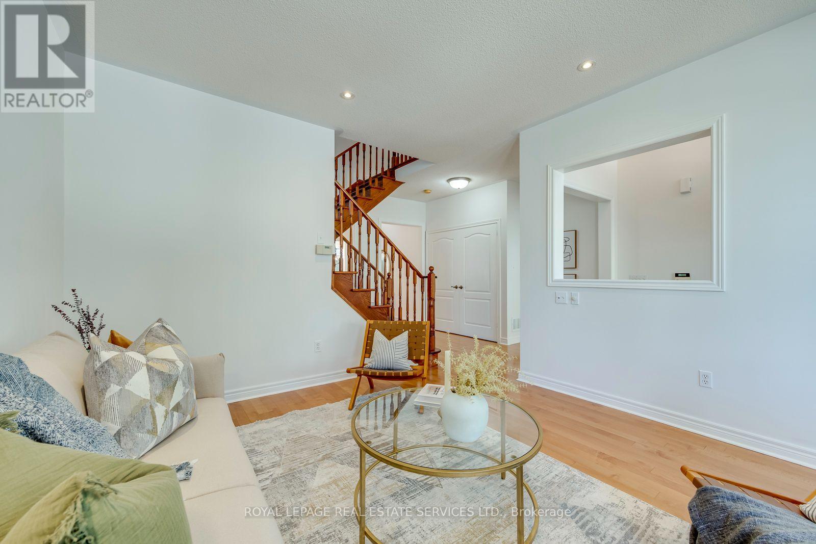 2116 Blackforest Crescent, Oakville, Ontario  L6M 4T6 - Photo 7 - W13622624