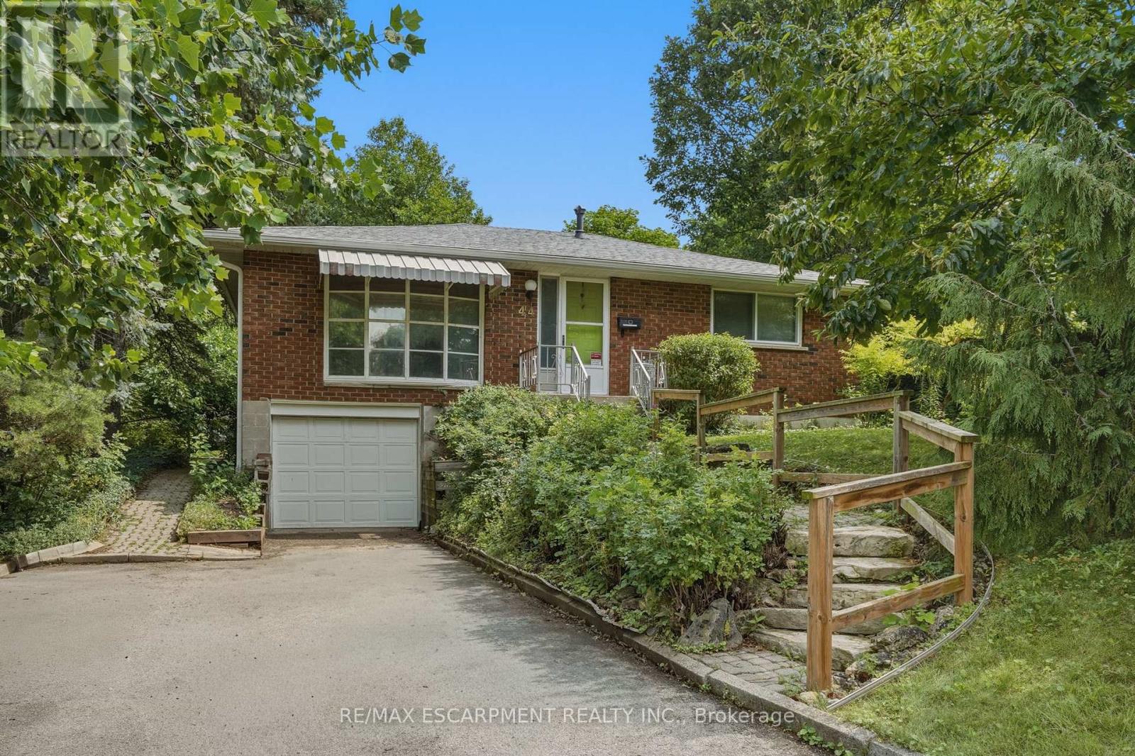 44 Mcdonald Court, Hamilton, Ontario  L9H 7C4 - Photo 1 - X13622506