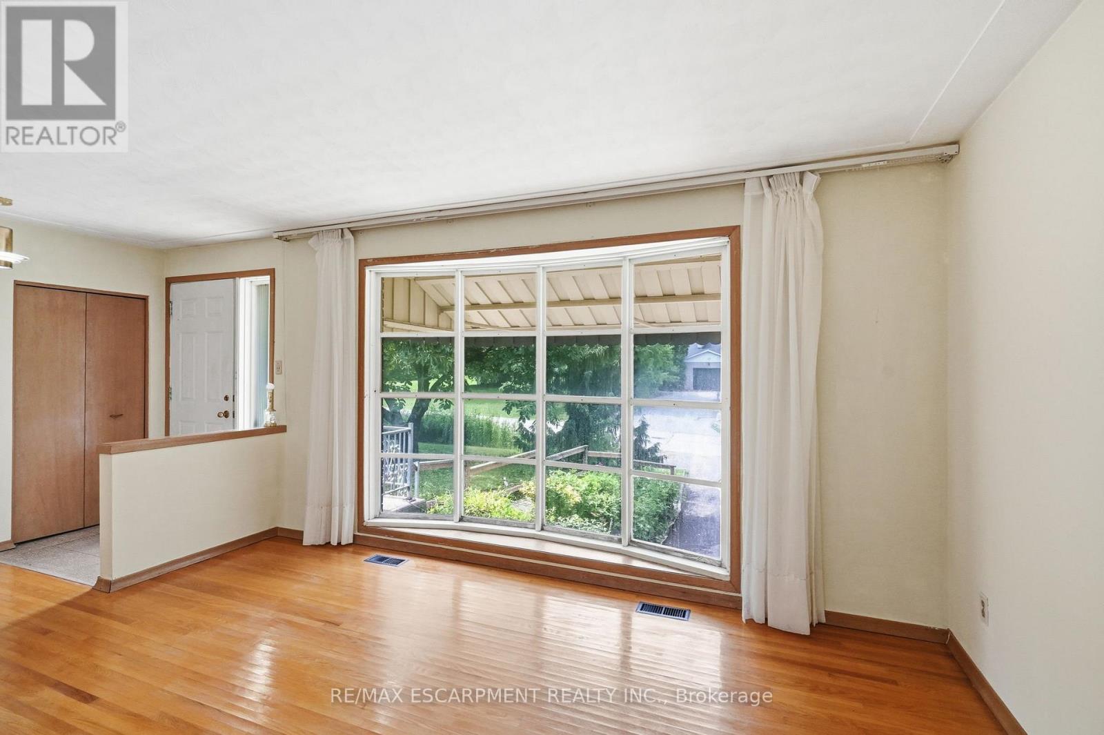 44 Mcdonald Court, Hamilton, Ontario  L9H 7C4 - Photo 6 - X13622506