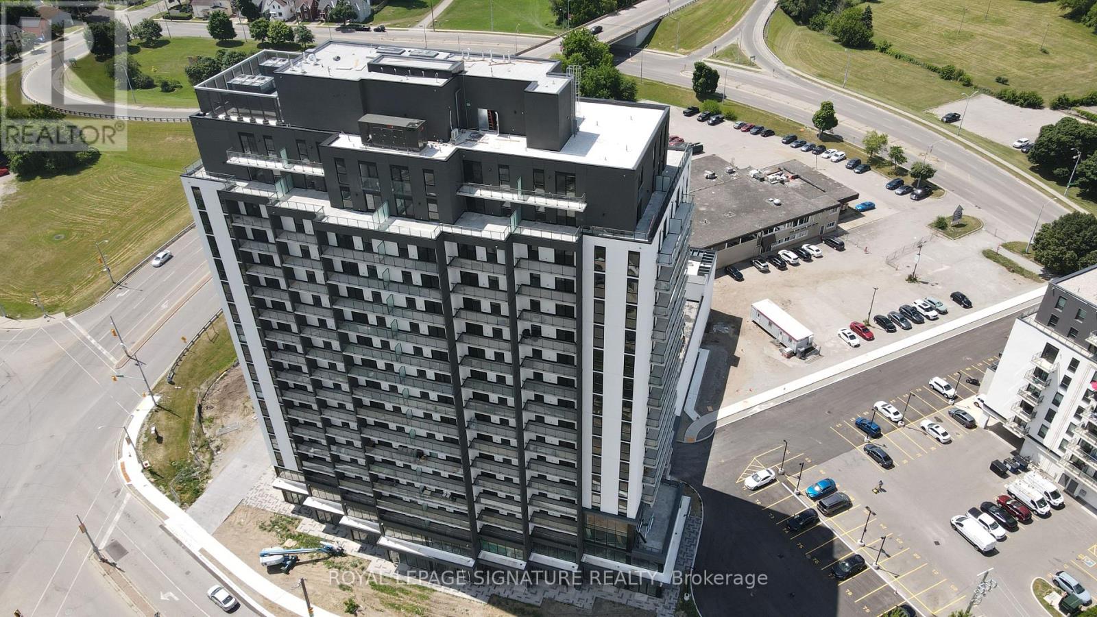 33 ERIE AVENUE, Brantford, Ontario