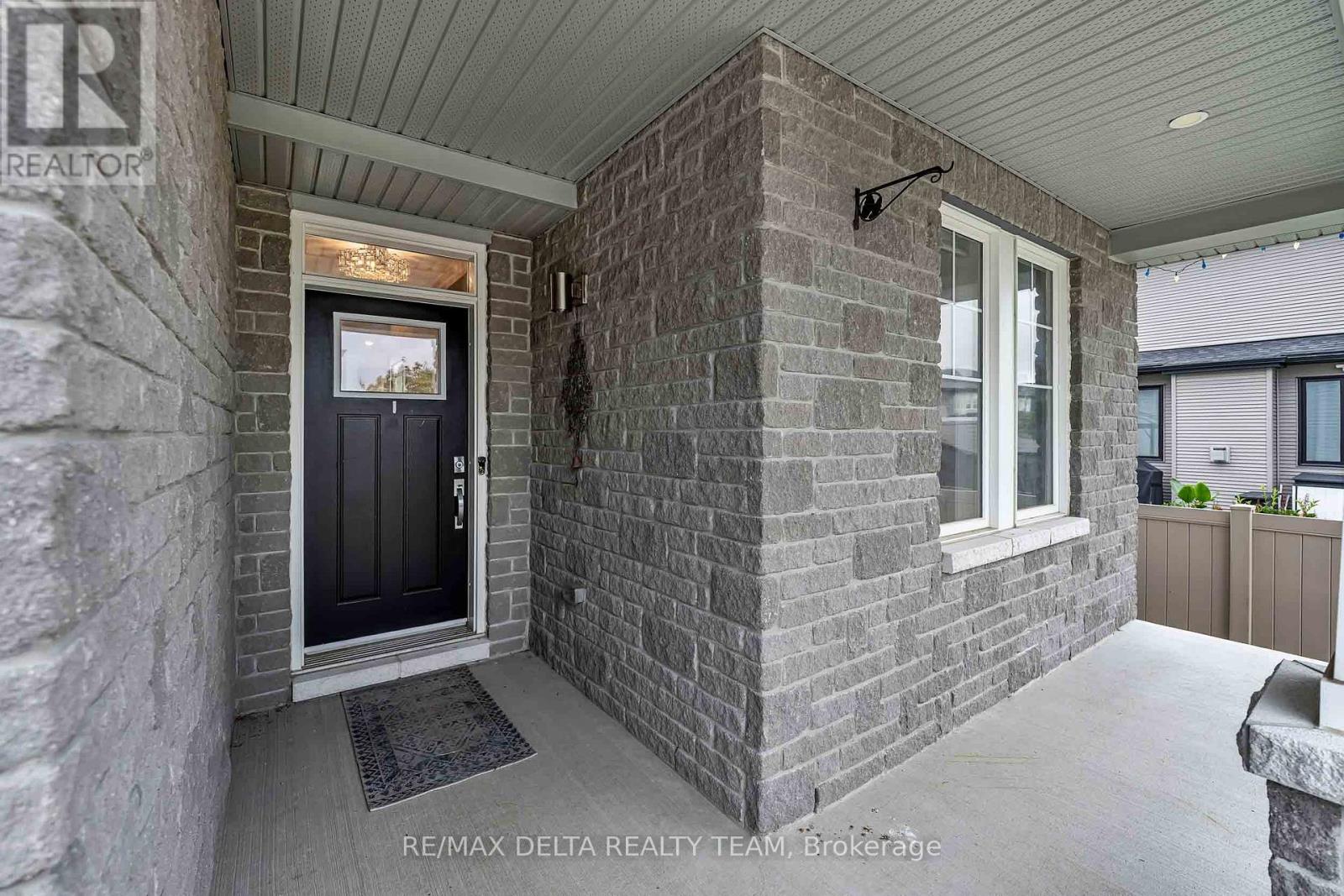 165 Groningen Street, Ottawa, Ontario  K2V 0C6 - Photo 2 - X13622744