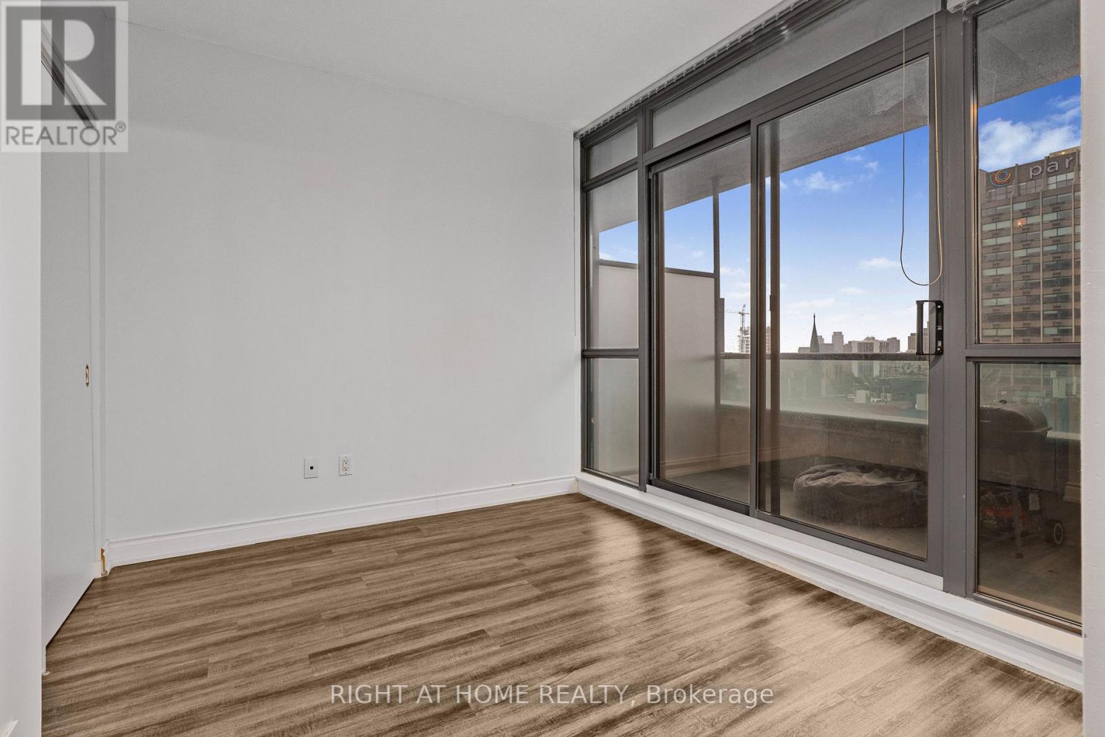 1102 - 281 Mutual Street, Toronto, Ontario  M4Y 3C4 - Photo 11 - C13622730