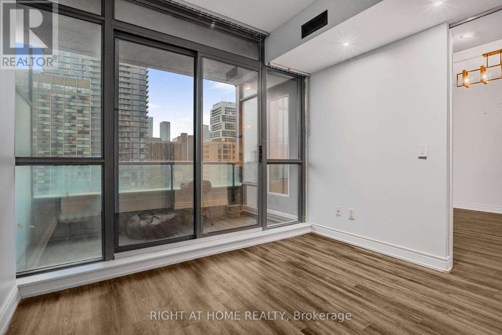 1102 - 281 Mutual Street, Toronto, Ontario  M4Y 3C4 - Photo 12 - C13622730