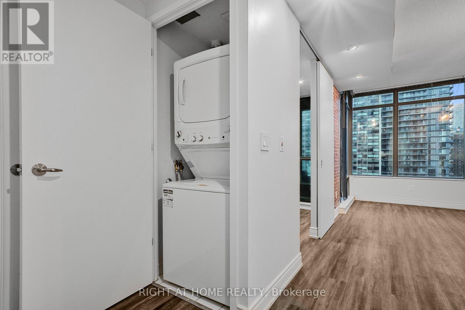 1102 - 281 Mutual Street, Toronto, Ontario  M4Y 3C4 - Photo 14 - C13622730