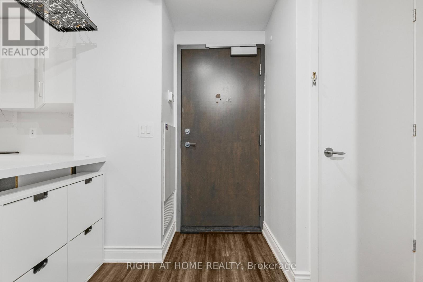 1102 - 281 Mutual Street, Toronto, Ontario  M4Y 3C4 - Photo 7 - C13622730